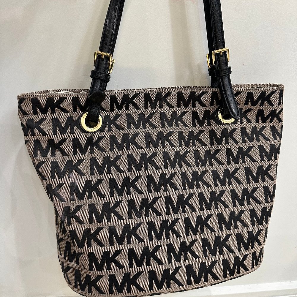 Michael Kors Jet Set Canvas Tote